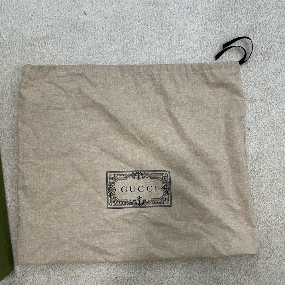 Authentic Gucci - Picture 2 of 4